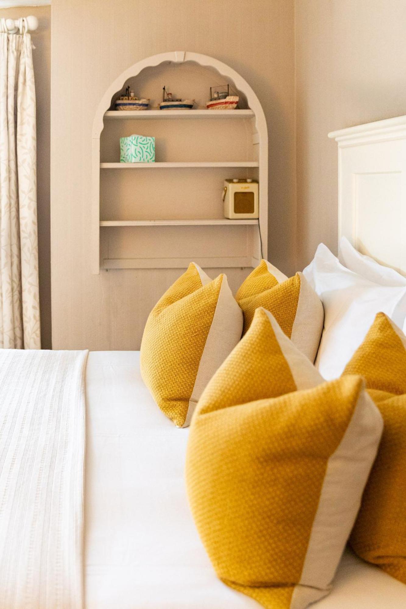 Bed and Breakfast The Georgian House Braye Экстерьер фото