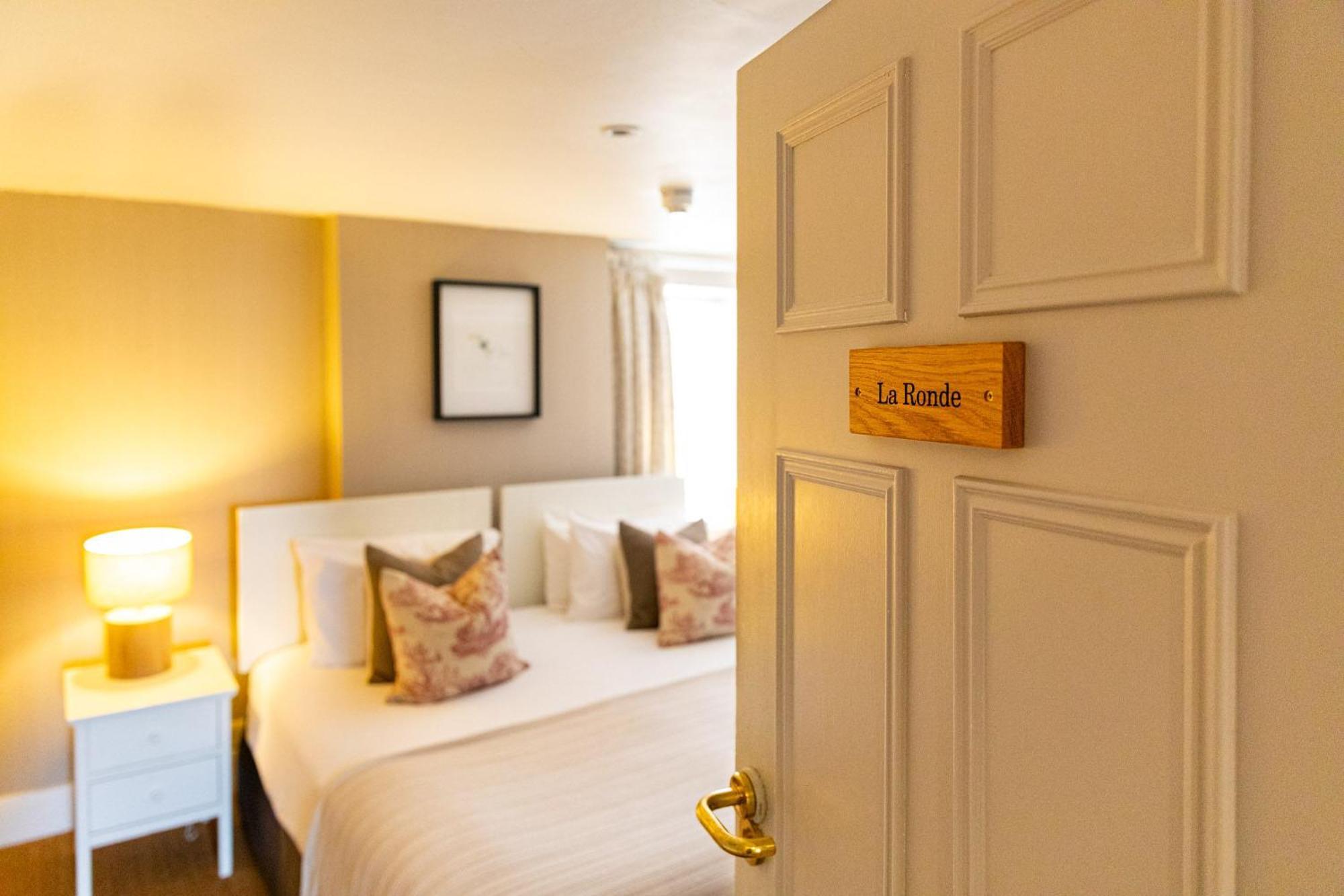 Bed and Breakfast The Georgian House Braye Экстерьер фото