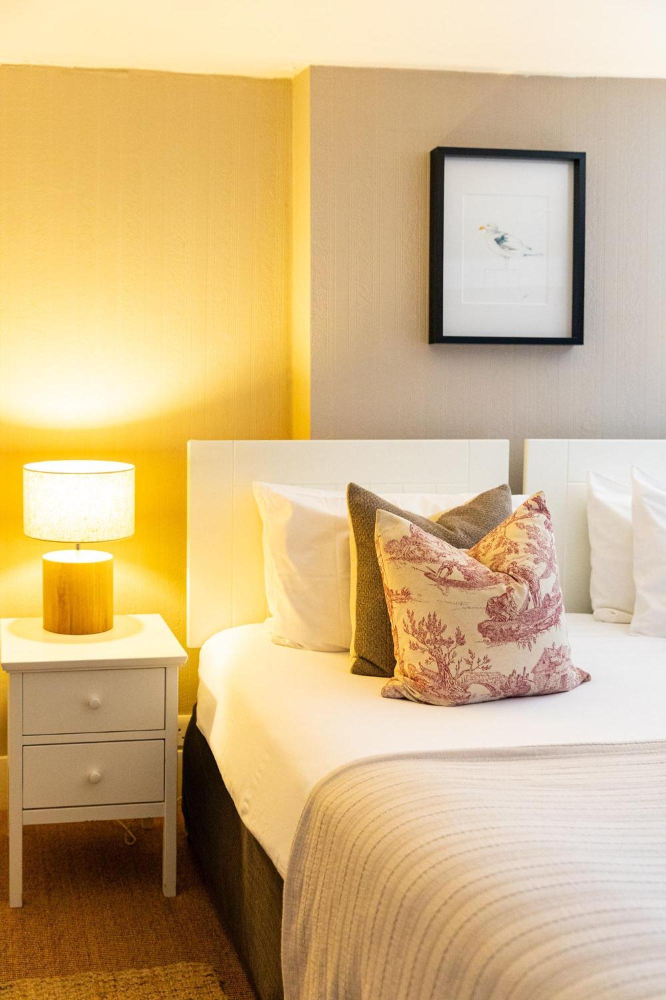Bed and Breakfast The Georgian House Braye Экстерьер фото