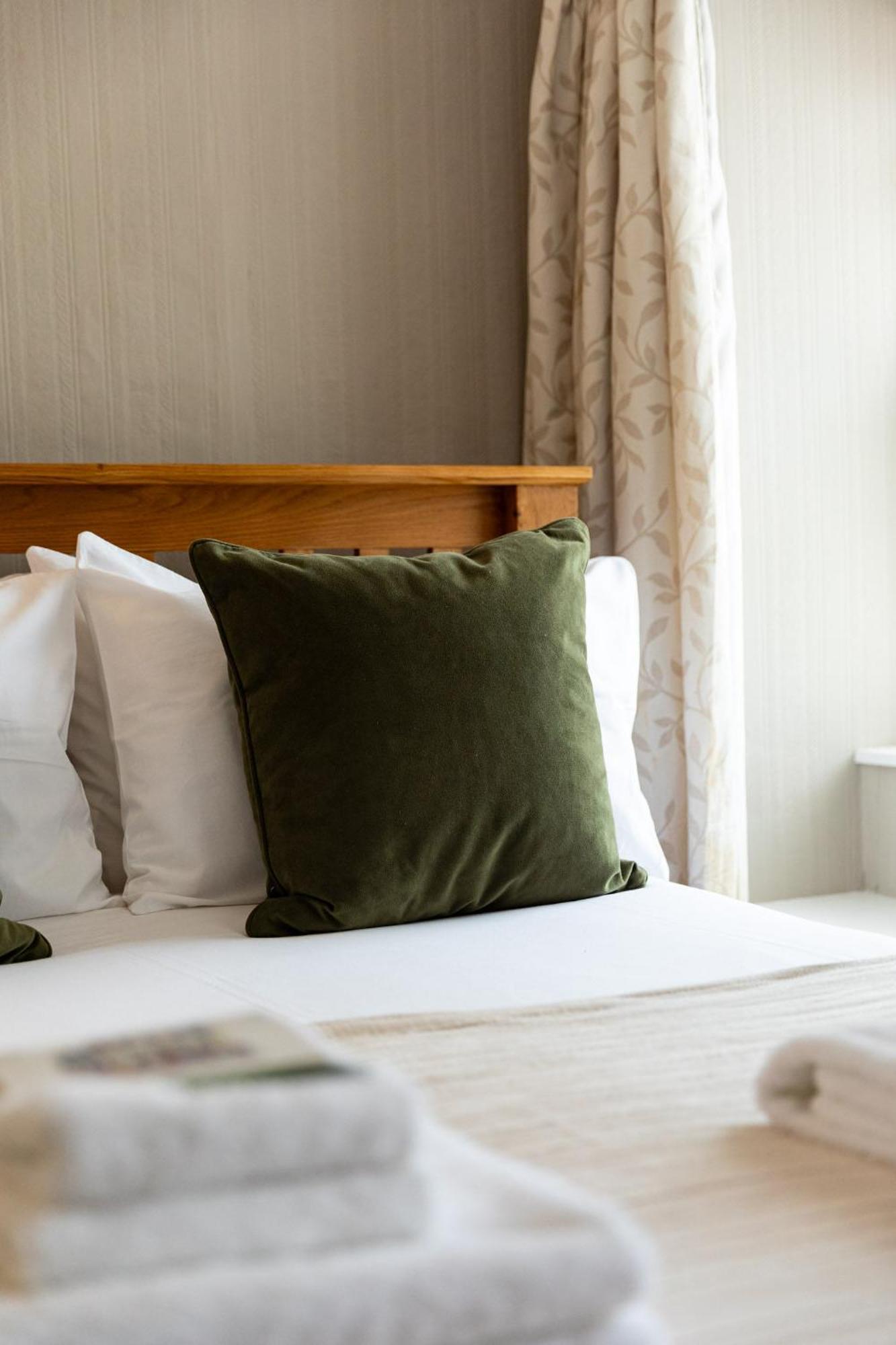 Bed and Breakfast The Georgian House Braye Экстерьер фото