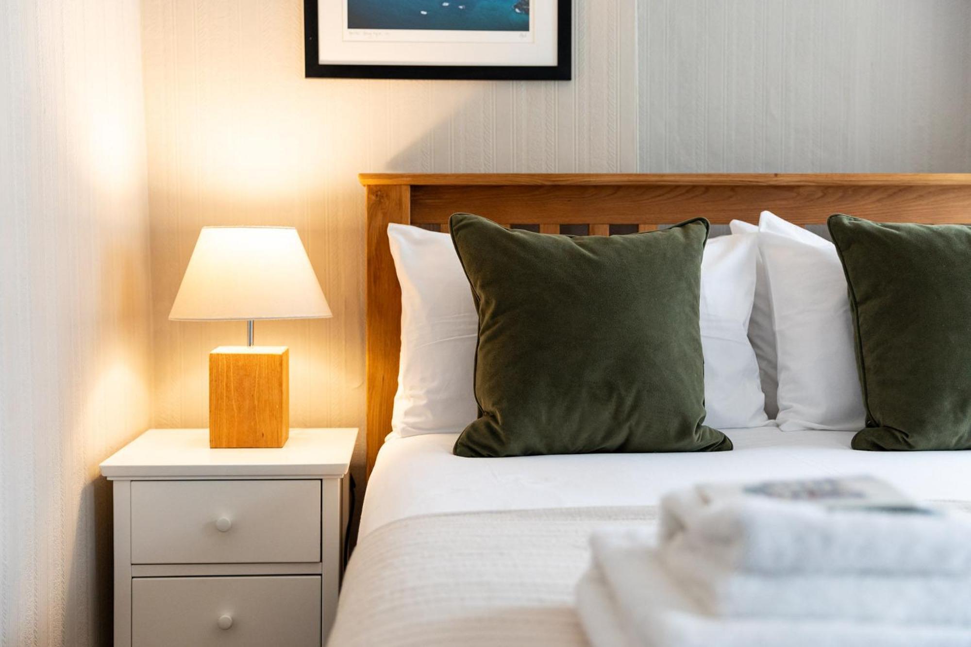 Bed and Breakfast The Georgian House Braye Экстерьер фото